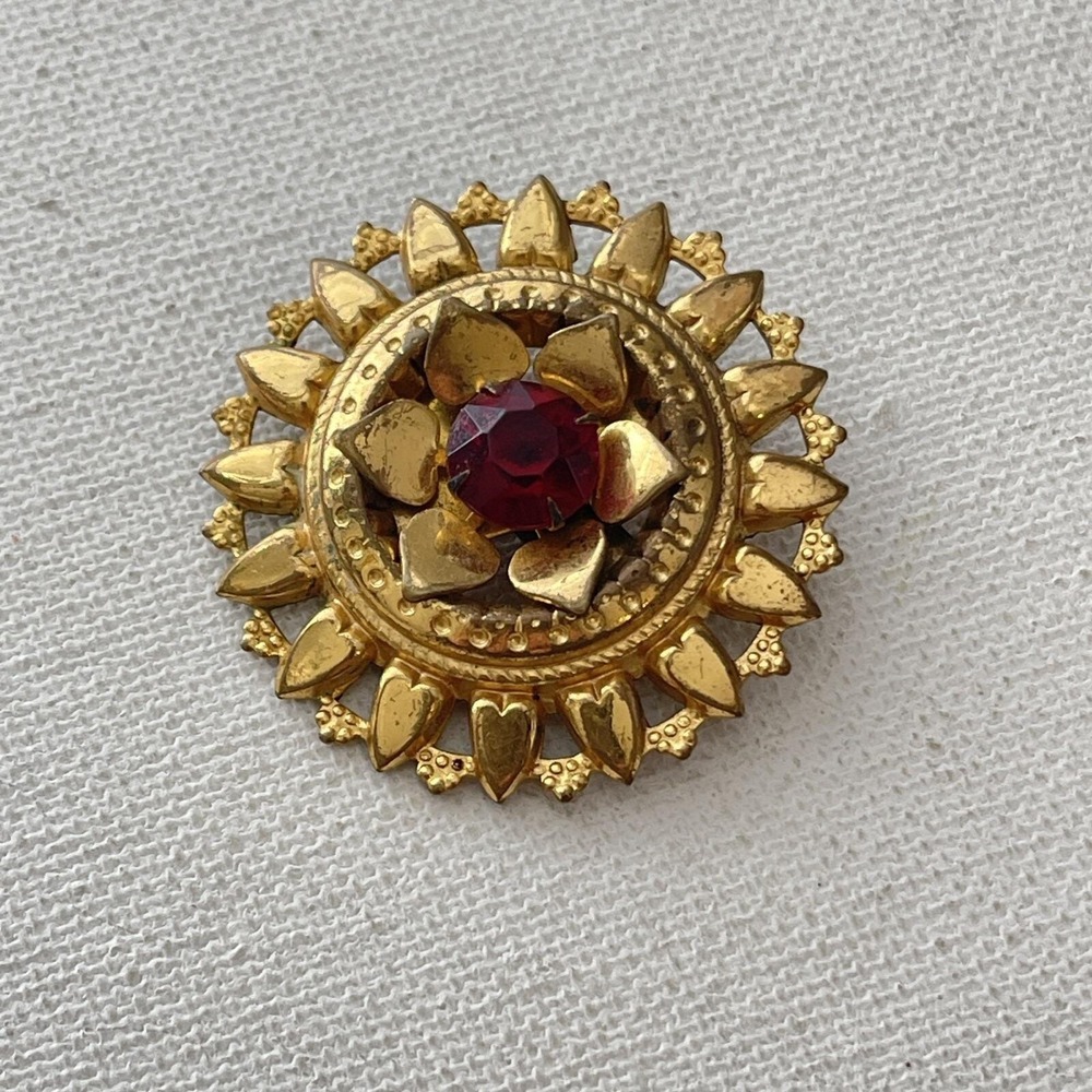 Vintage 40s Gold Tone Round Medallion Flower Red Rhinestone Brooch Pin